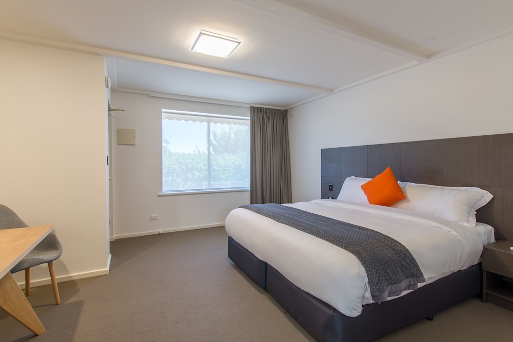 1 BEDROOM, PREMIER, KING BED