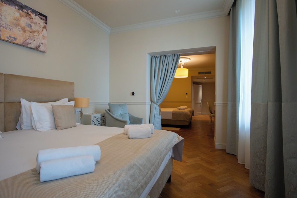 Deluxe, Studio, Suite, 2 Sofa