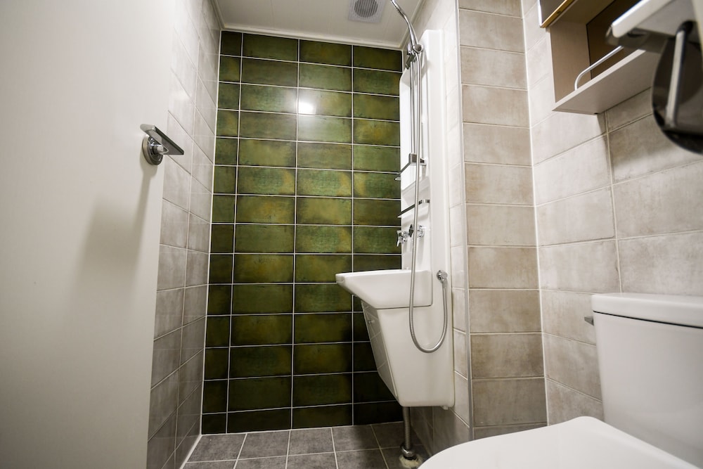 Bluehum Guesthouse - Hostel 15/16