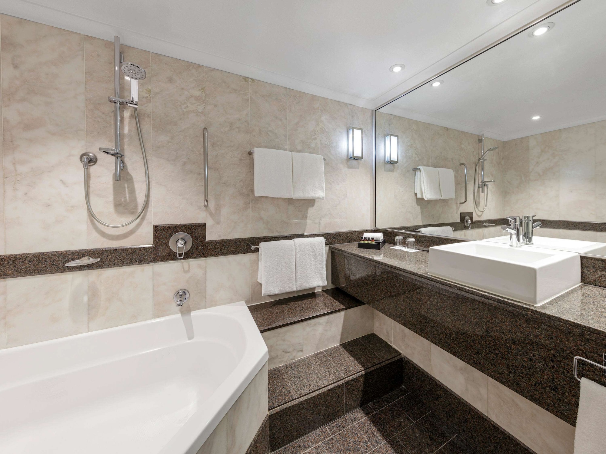 غرفة ديلوكس بسرير كوين، PULLMAN SYDNEY HYDE PARK 6/6