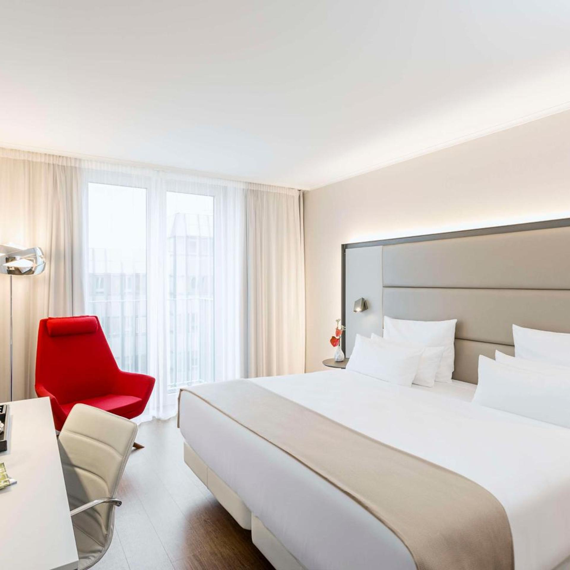 Premium, King Bed, NH Collection Berlin Mitte am Checkpoint Charlie 2/10