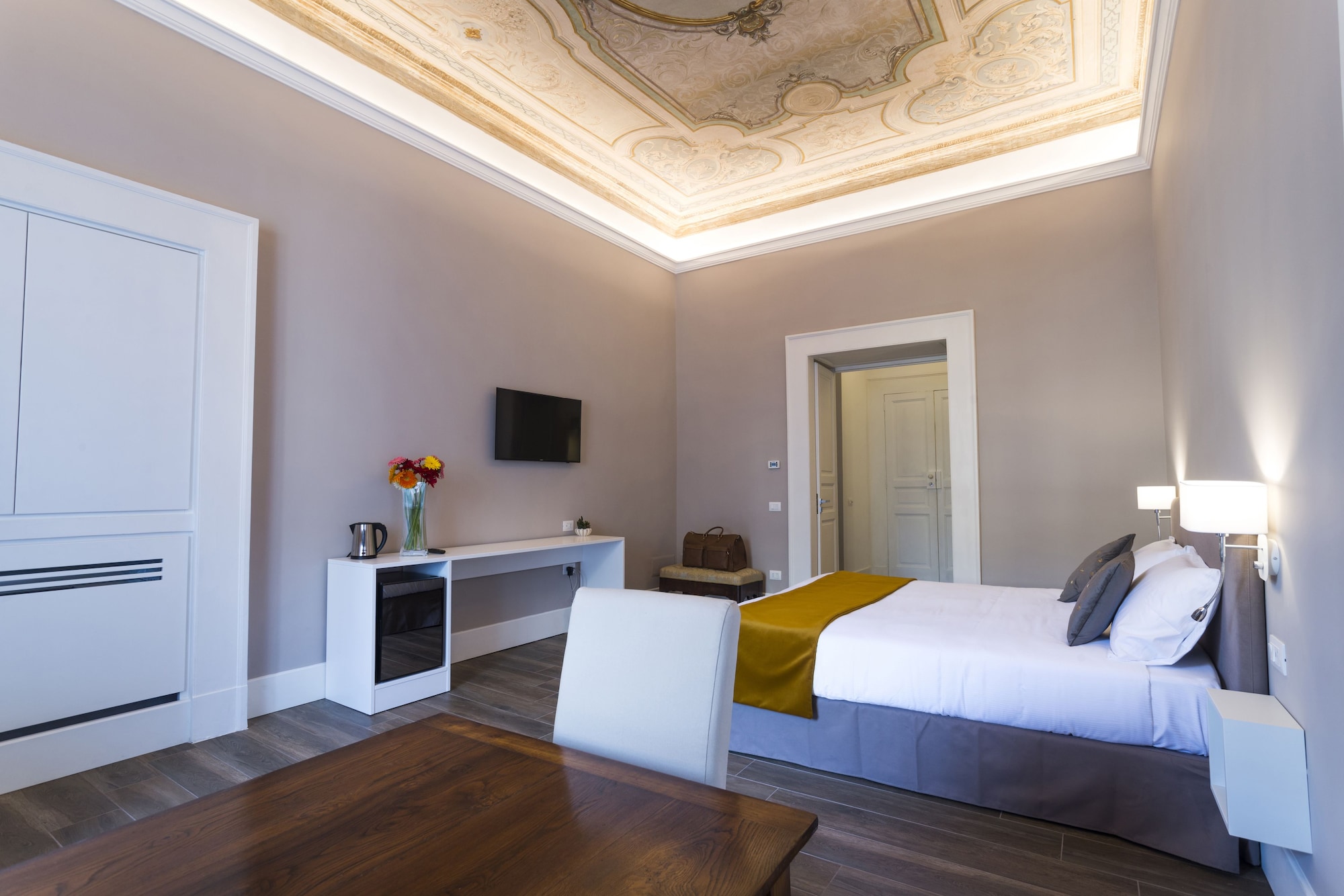 SUPERIOR, DOUBLE OR TWIN BED
