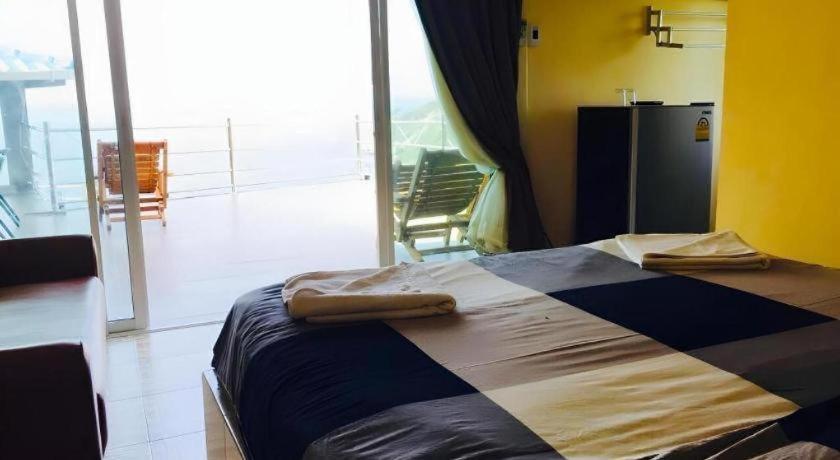 Yellow House Koh Sichang 18/63