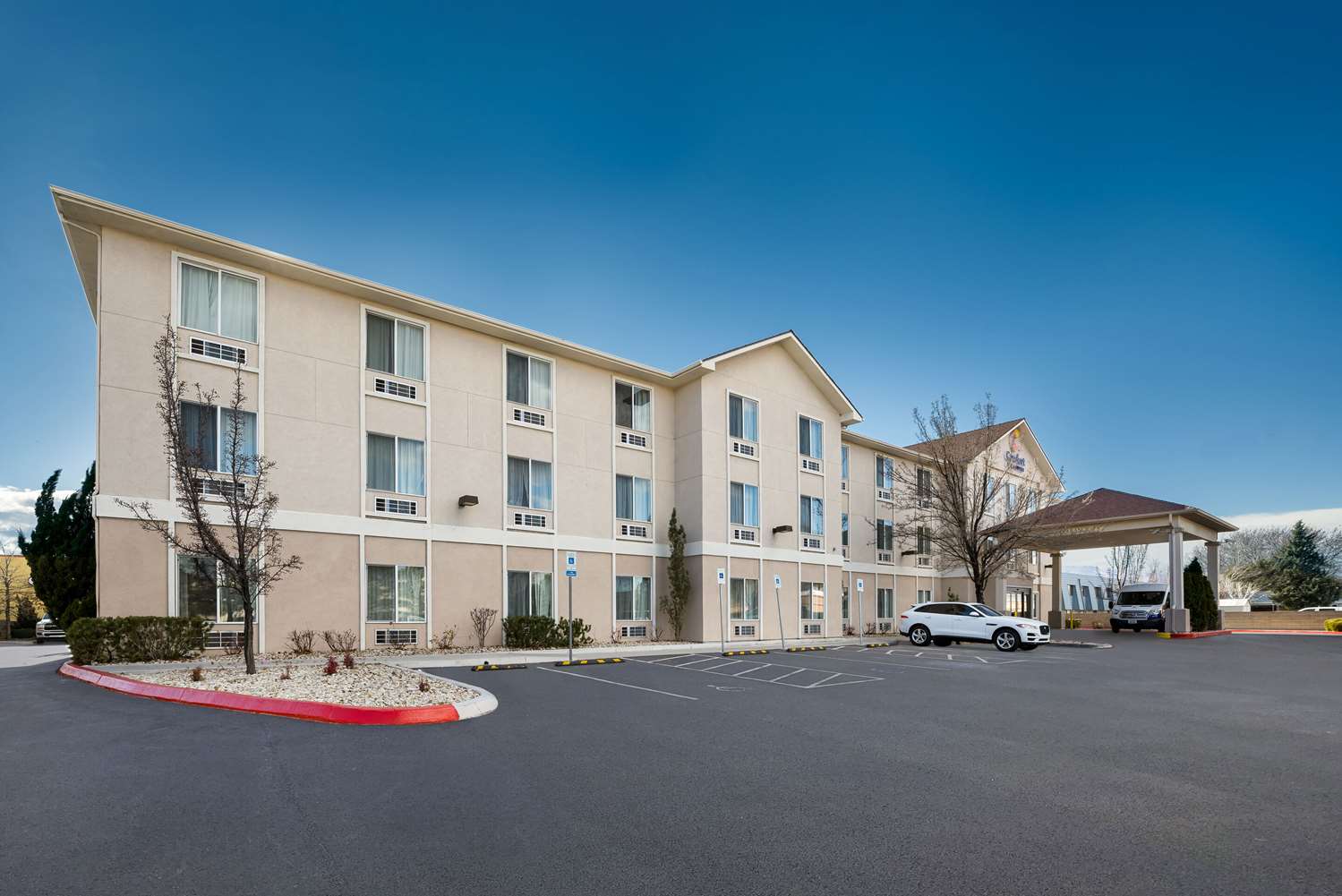 Comfort Inn & Suites Airport Convention Center 6/43
