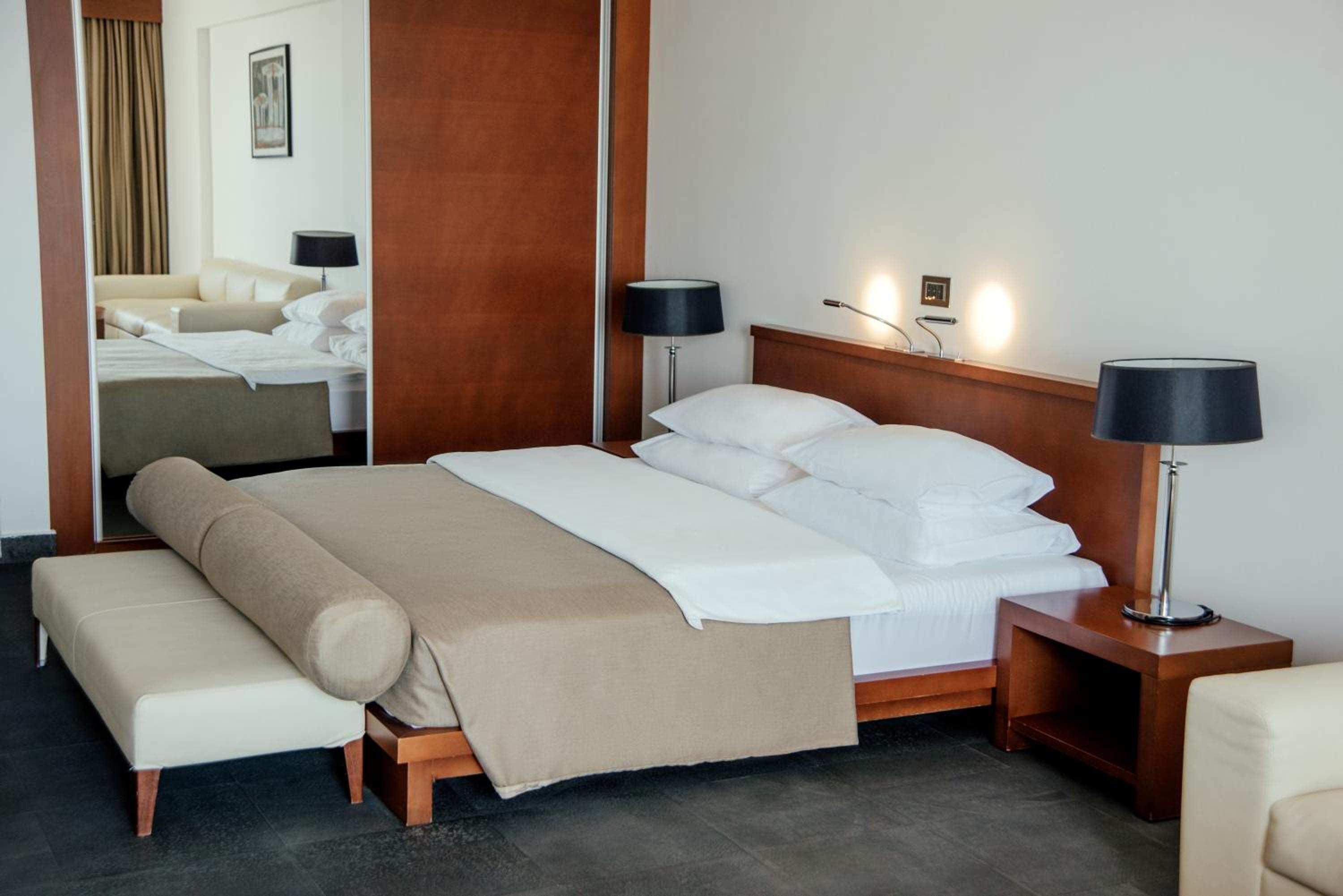جناح تنفيذي بإطلالة على البحر، Avala Resort and Villas 7/10
