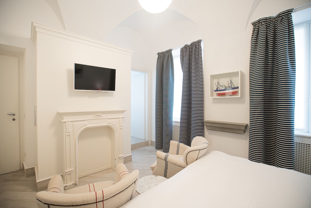Marina Hotel Charming Rooms 32/47