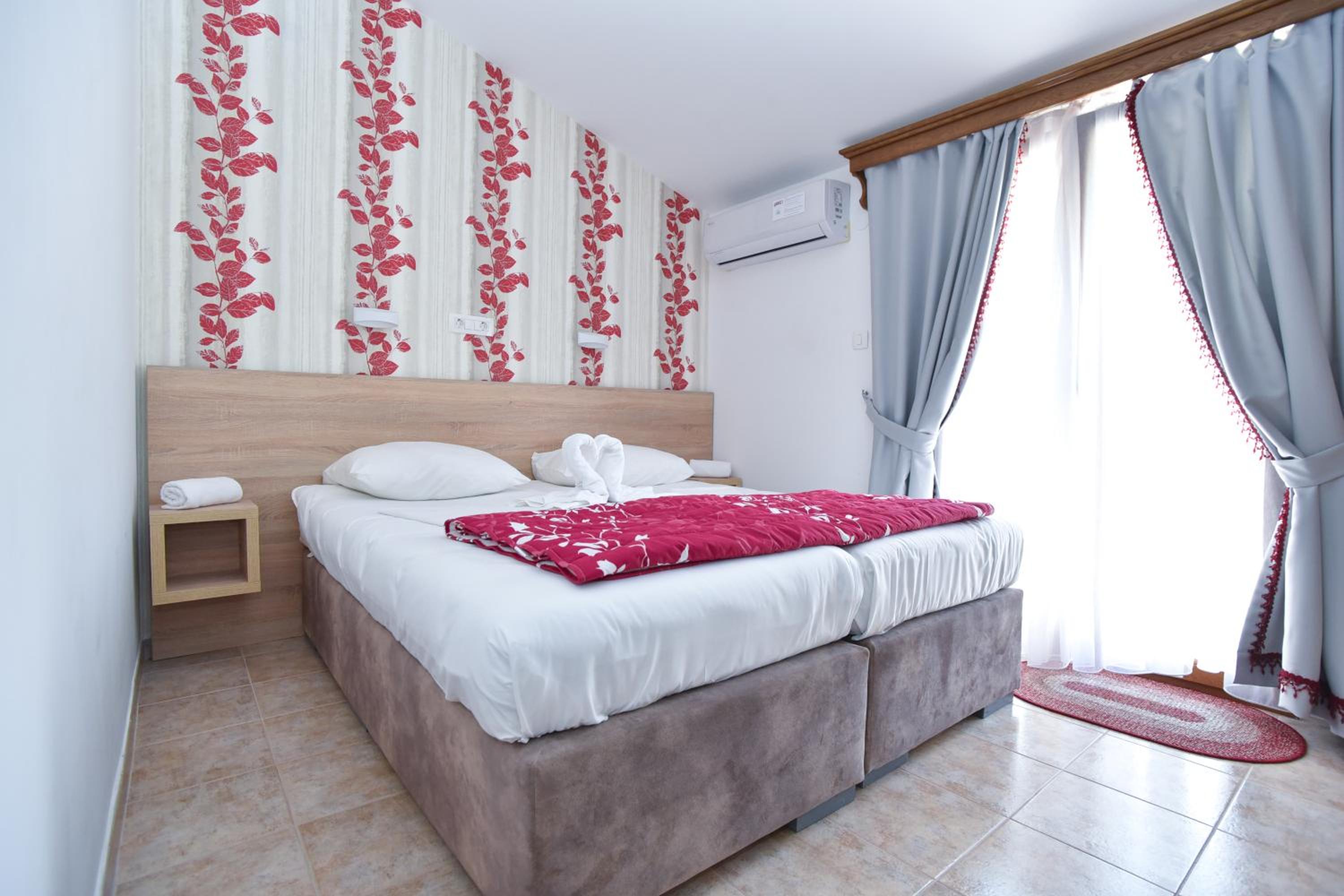 غرفة بسرير مزدوج أو سريرين منفصلين بشرفة، Hotel Grbalj 7/10