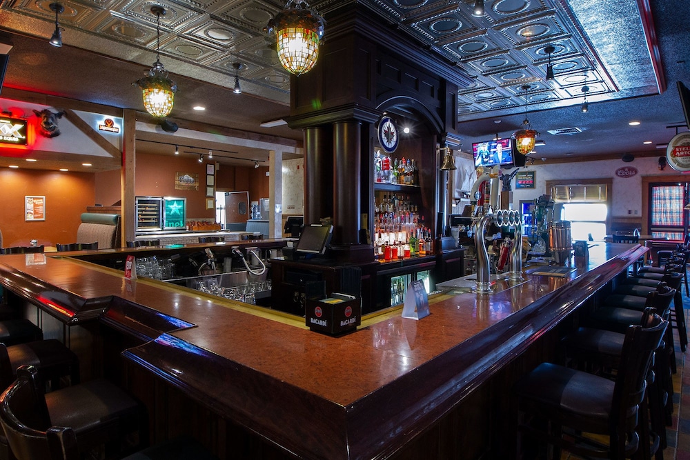 Park West Inn 4/42