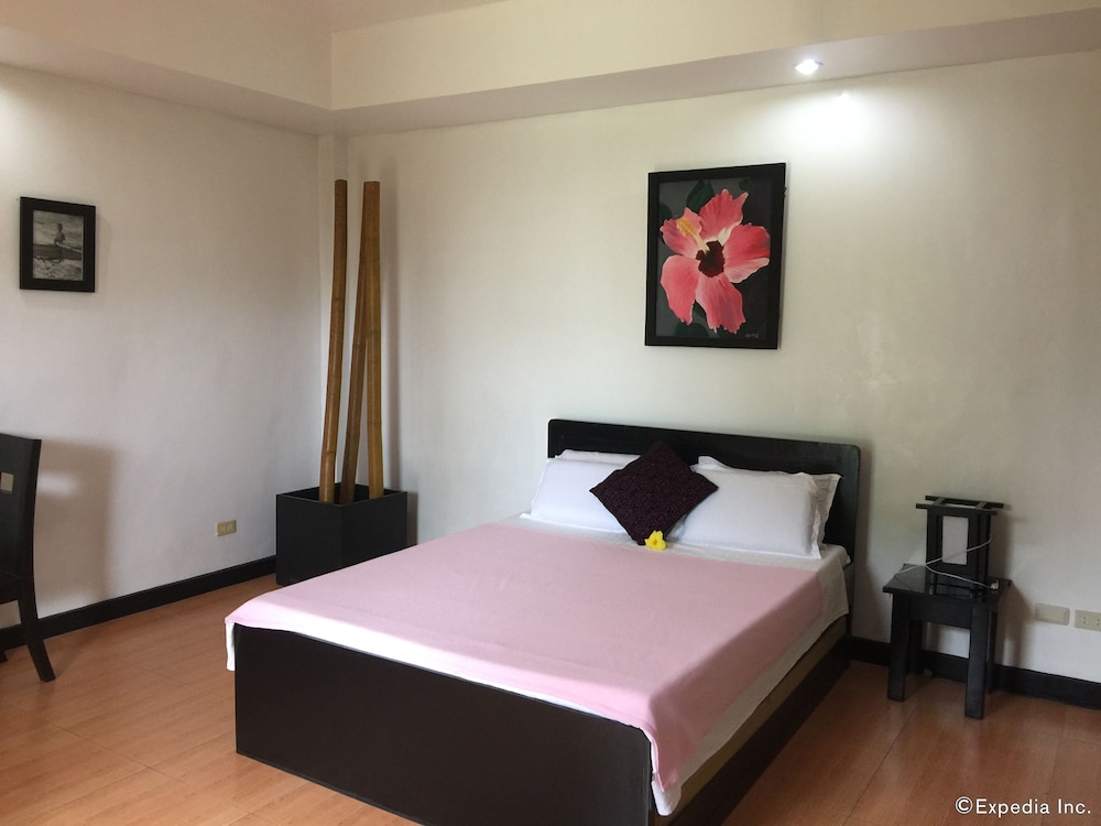 LA PERNELA BEACHFRONT RESORT 6/42