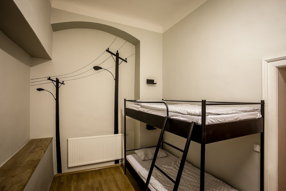 Ahoy Hostel 7/40