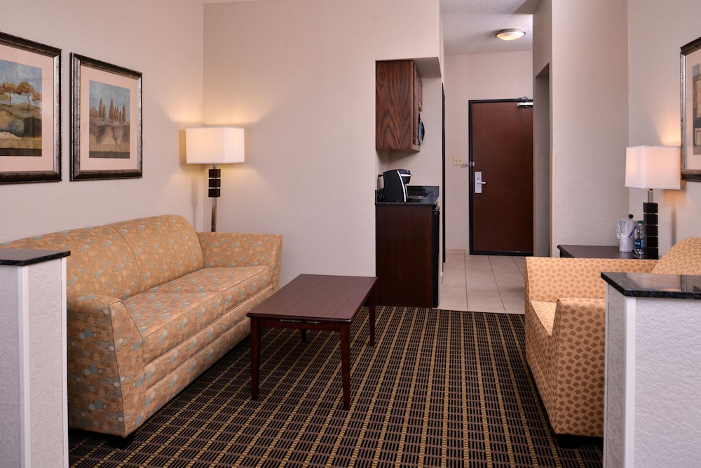 Holiday Inn Express Hotel And Suites Pittsburg 43/73