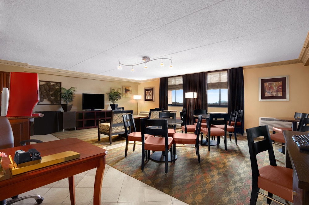 Crowne Plaza Columbus North-Worthington 38/56
