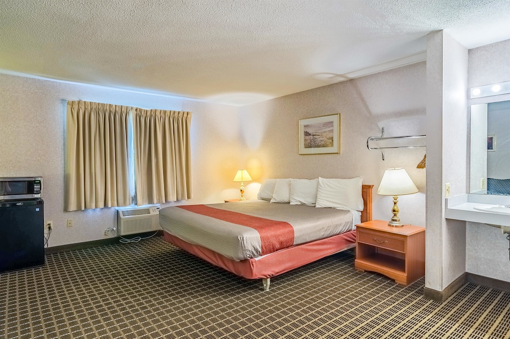 Motel6 Grand Rapids, MI - Northeast 17/49