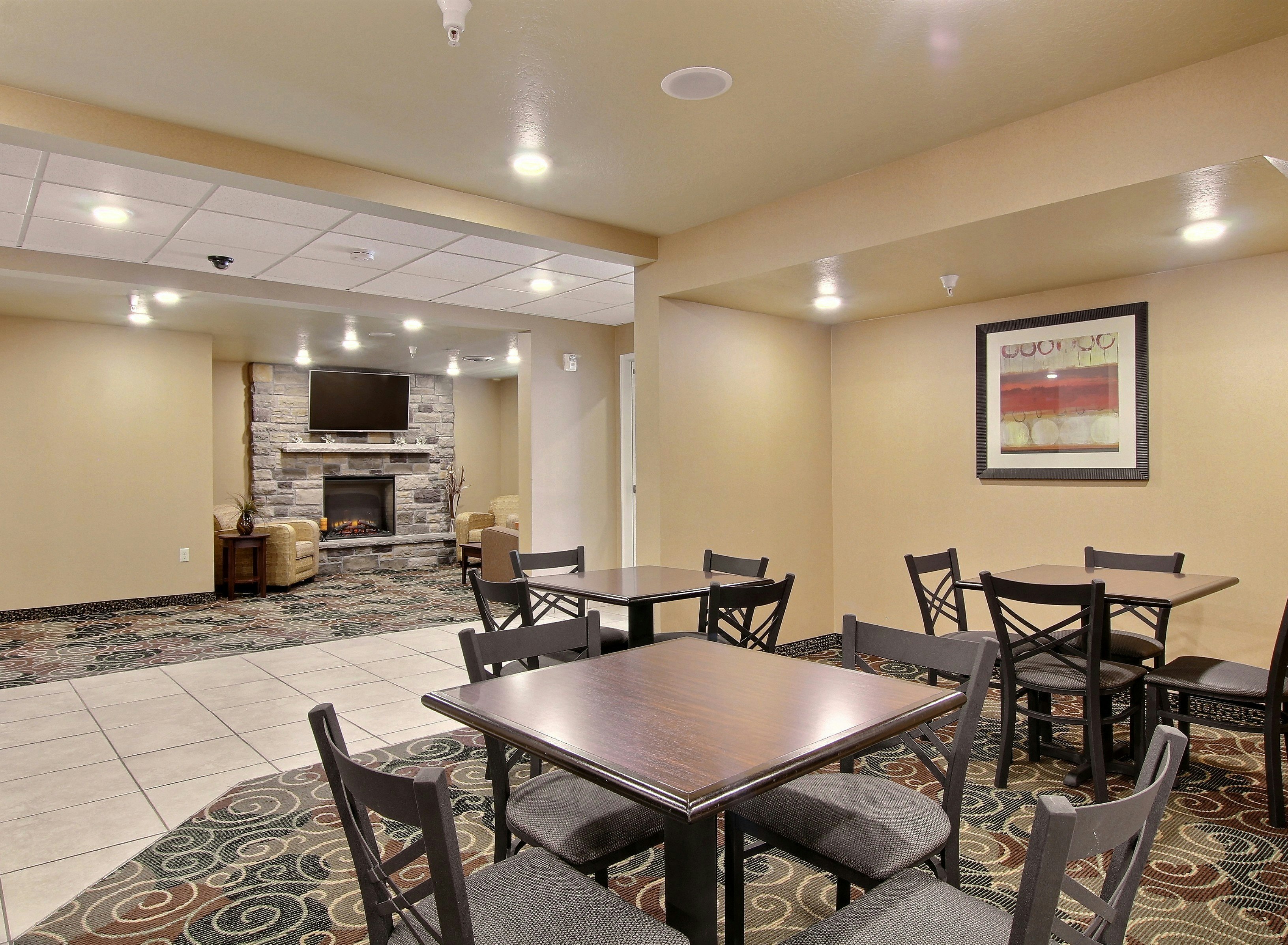 Cobblestone Inn and Suites 22/26