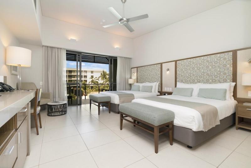 Lagoon, Resort, King Bed, Queen Bed