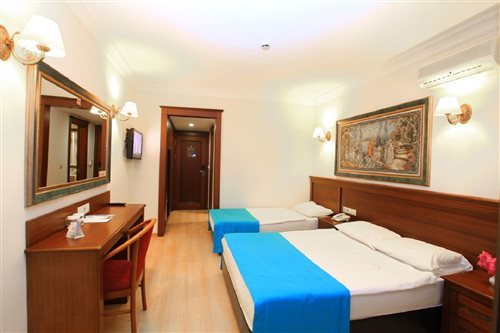 Room, Double or Twin Bed, Lateral Side Sea View