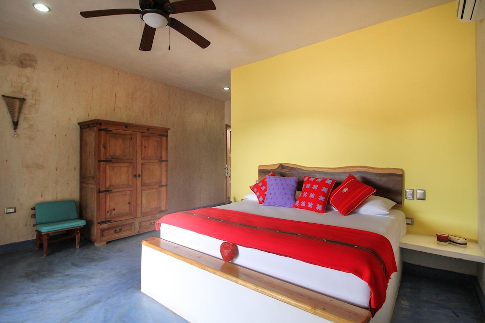ROOM, KING BED, PRIVATE BATHROOM