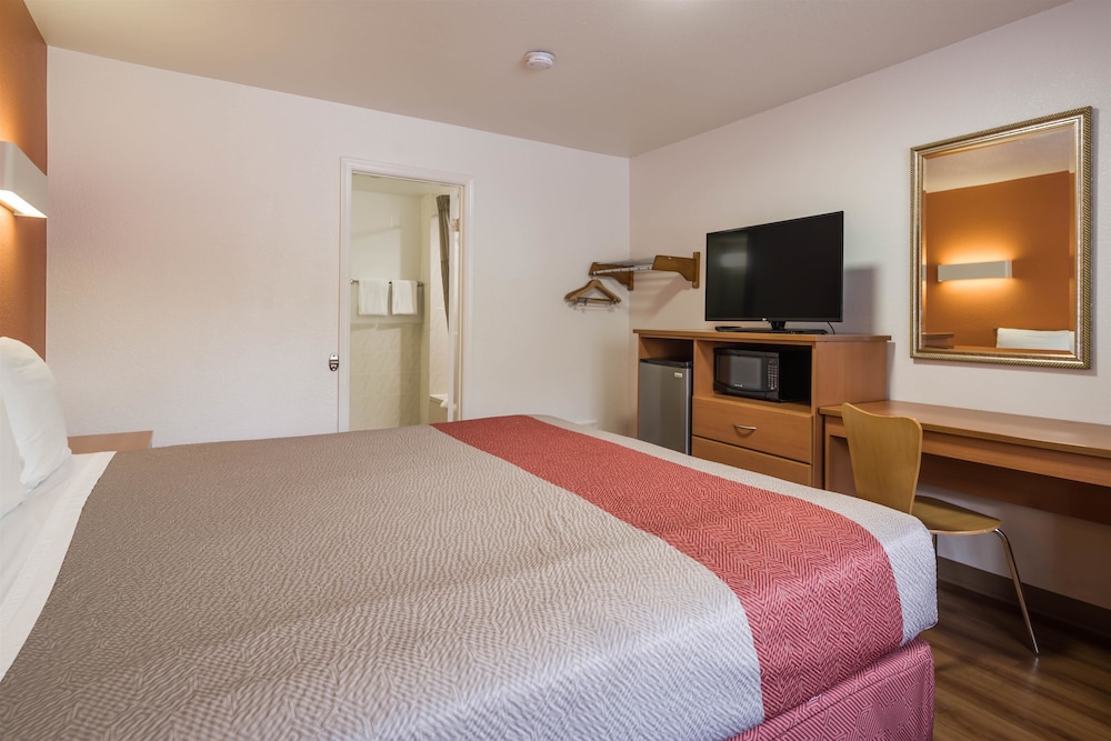 Motel6 Concord, CA 7/38