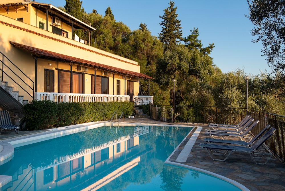 Dimitra Studios 28/33
