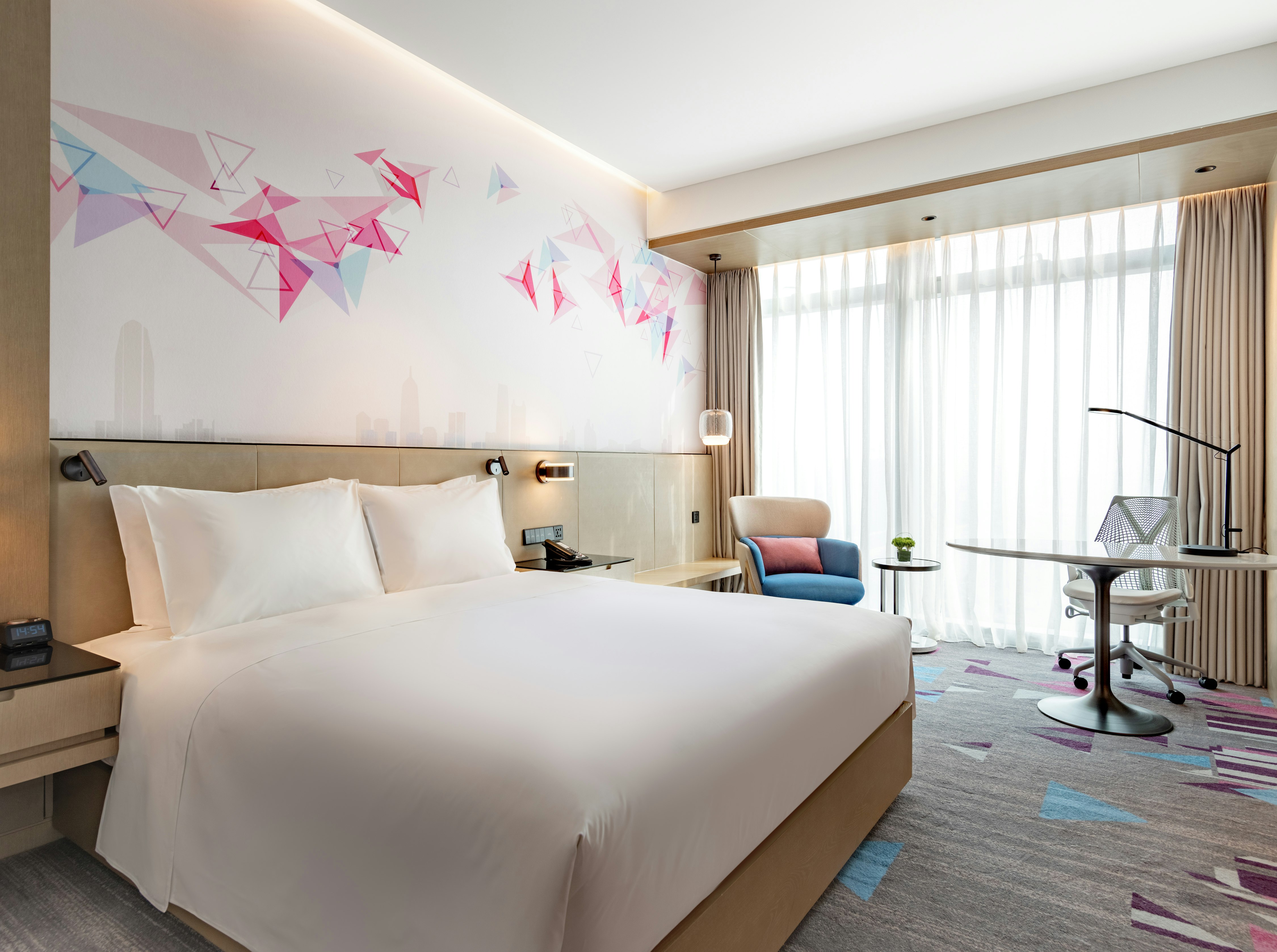 DELUXE, KING BED