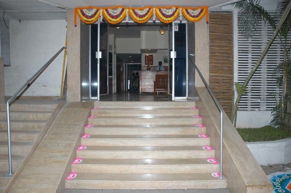 Hotel Raviraj 29/35