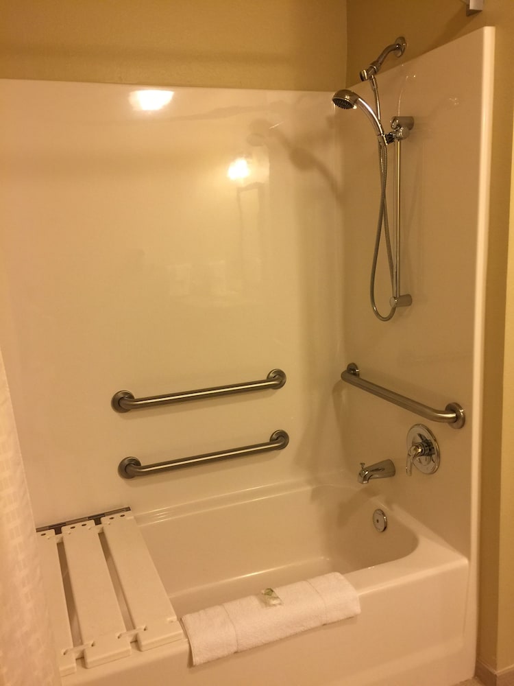Cobblestone Inn Amp Suites Waverly 56/61