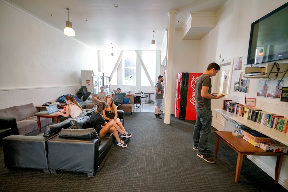 Nomads Capital Backpackers Wellington- Adults only 48/63