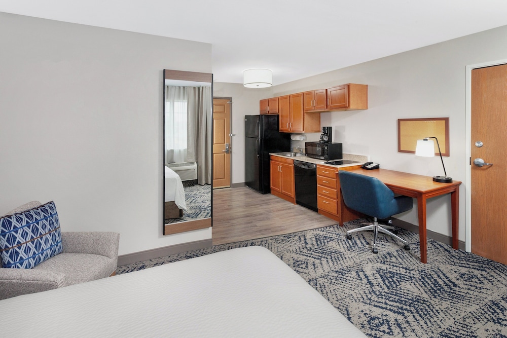 Candlewood Suites Louisville North 11/67