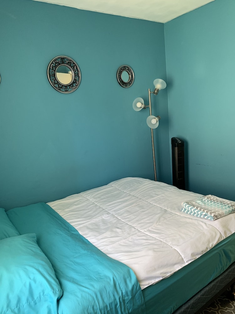 LAX Guest House 13/36