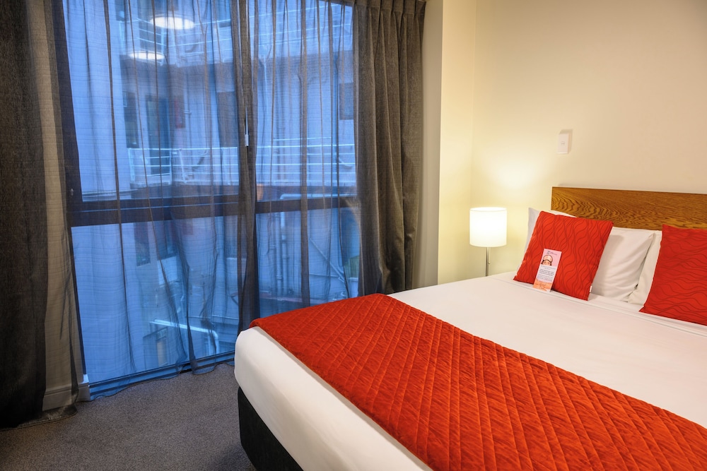 INTERIOR, 1 BEDROOM, NORTH WING