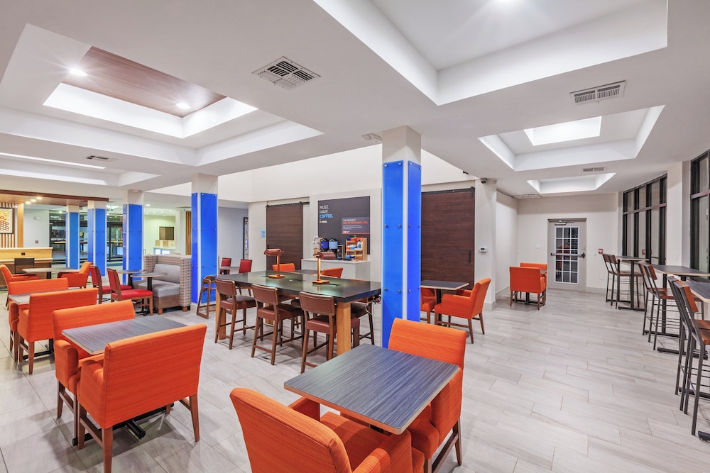 Holiday Inn Express Hotel Suites Orange 63/70