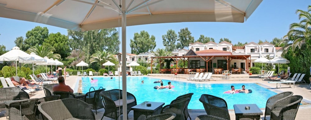 Pasiphae Hotel 37/72