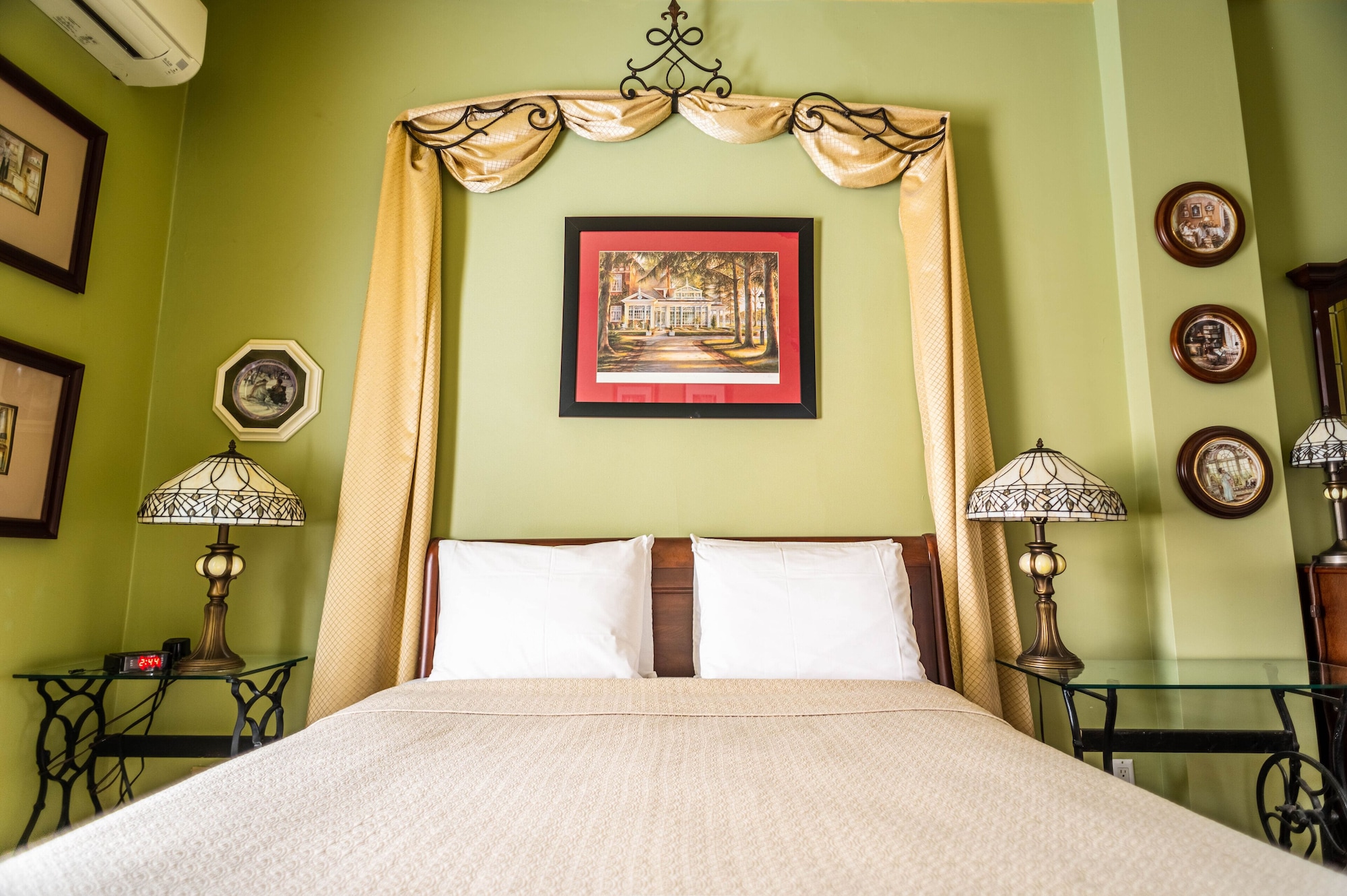 Room, Queen Bed