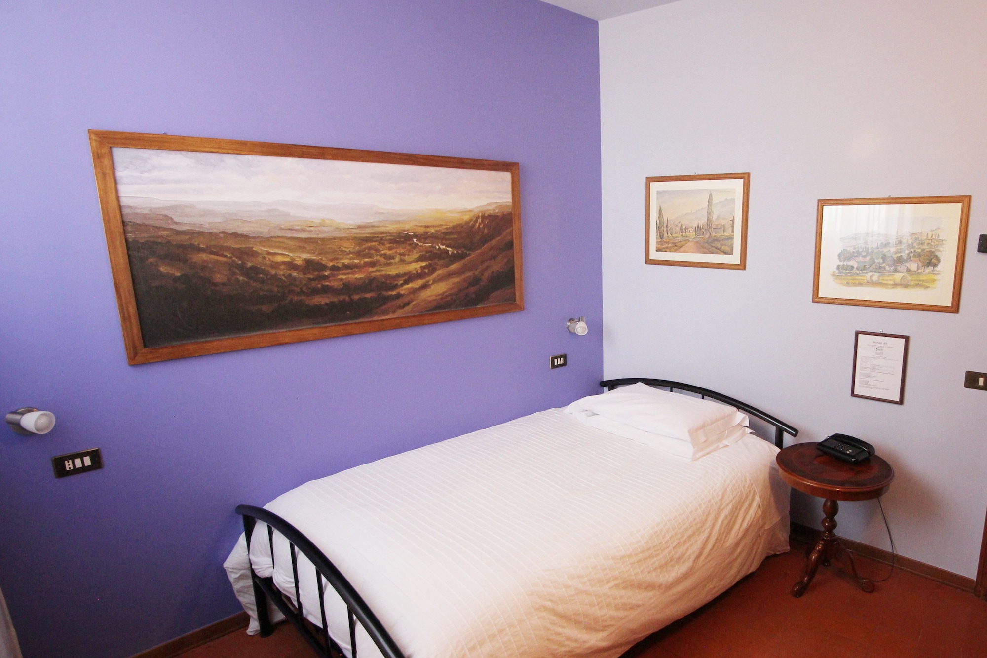 ROOM, SINGLE