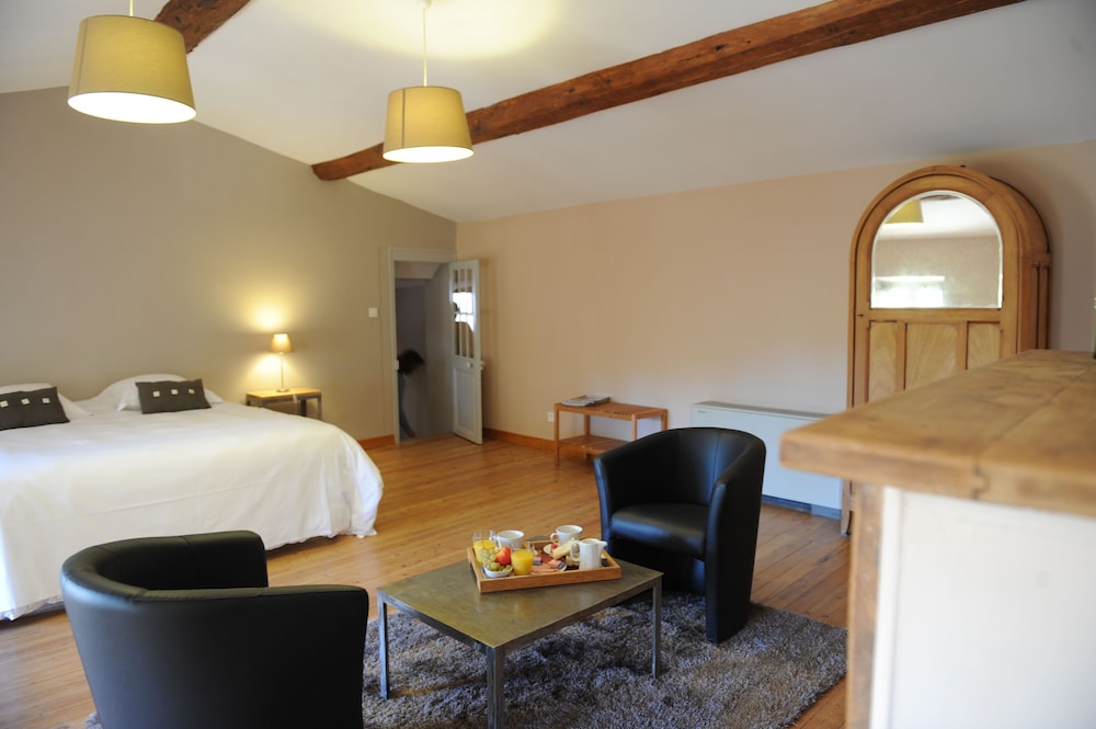 HOTEL CHATEAU DE PALAJA 27/68