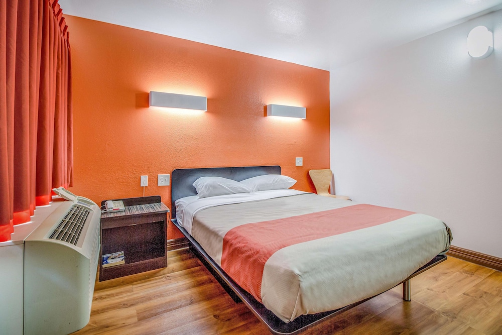 Motel6 Conroe, TX 34/63