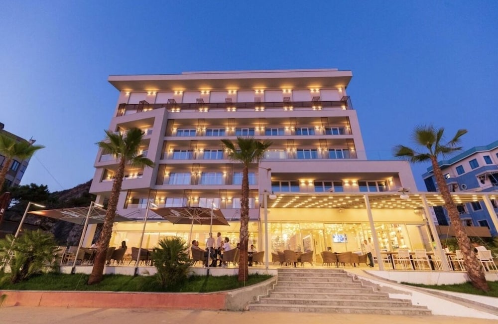 AMR Hotel 2/41
