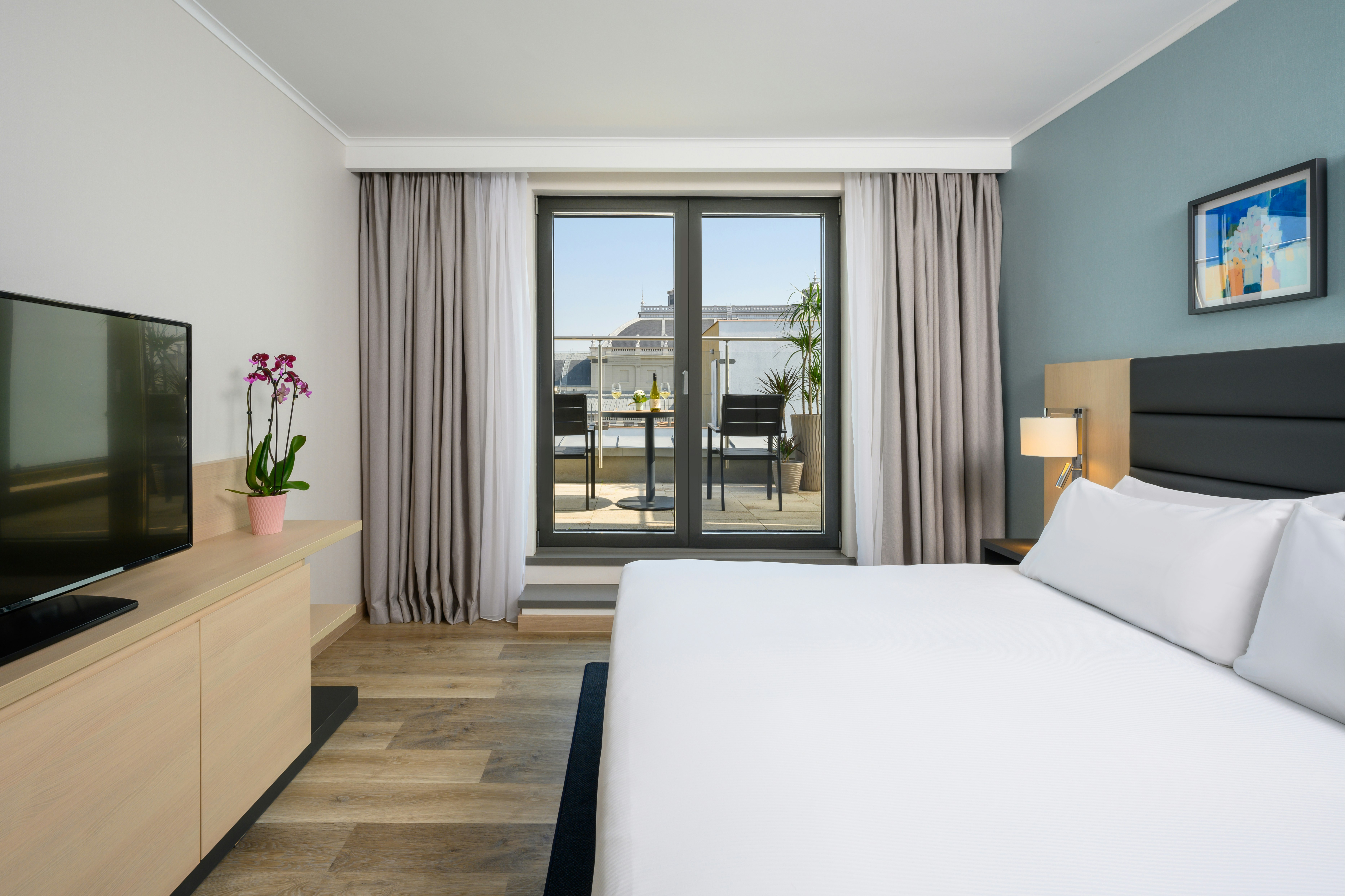 1 BEDROOM, SUITE, KING BED