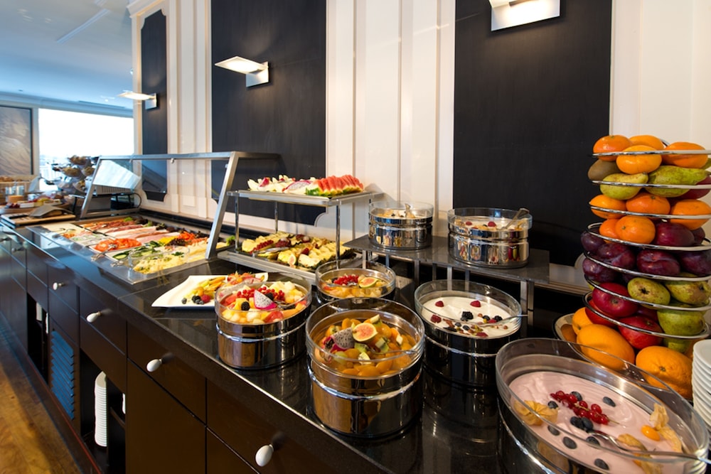 The Q - Quadro City Hotel 30/40