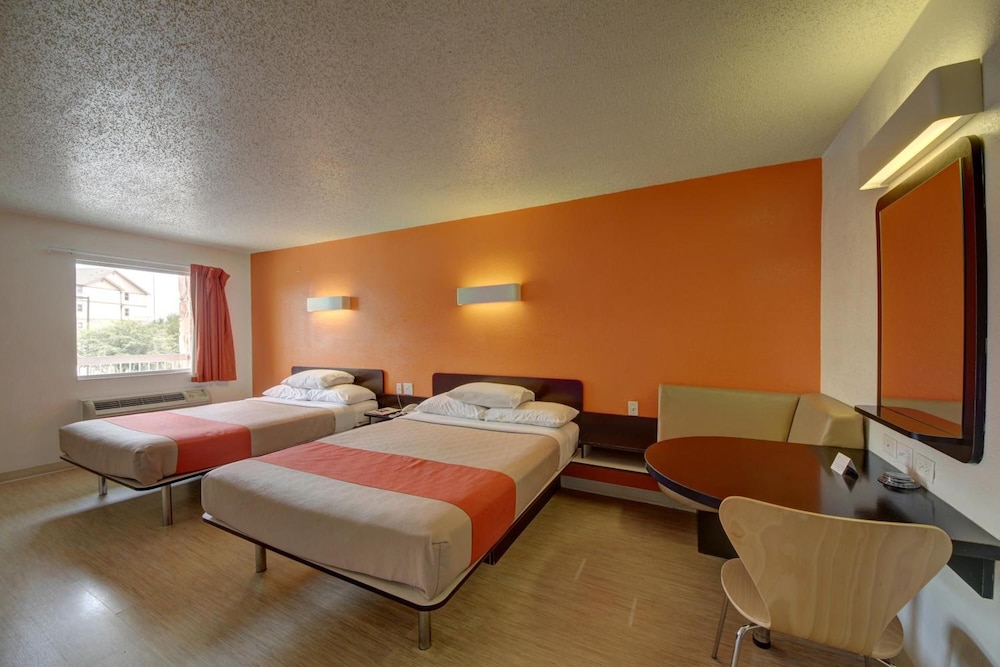 Motel6 San Antonio, TX - Downtown - Market Square 23/44
