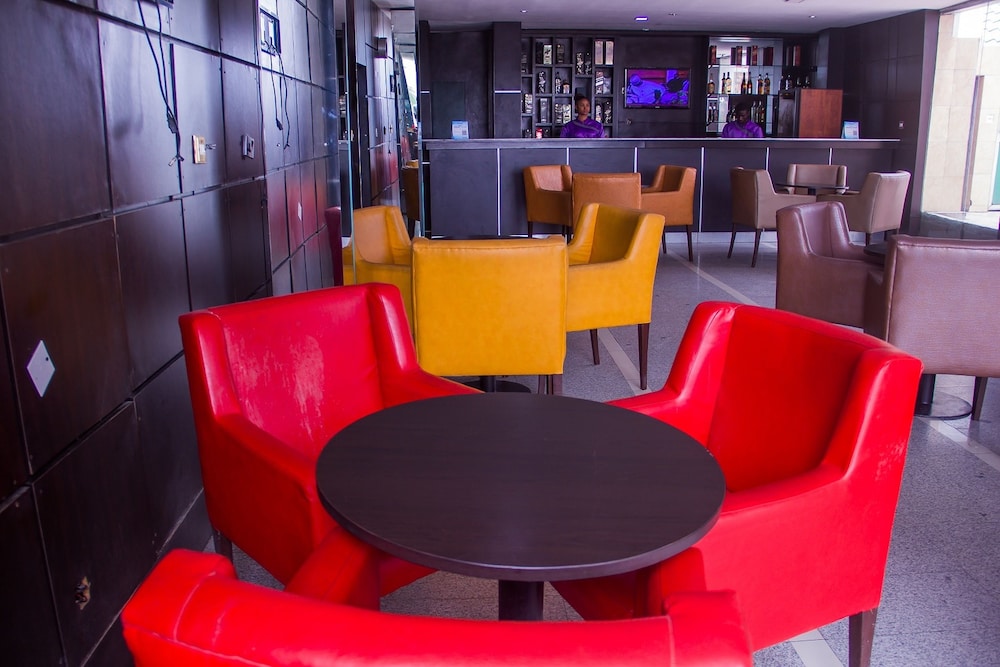 Paris Suites 57/64