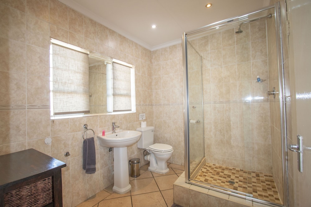 Bm Gardens Apartment Hotel 33/34