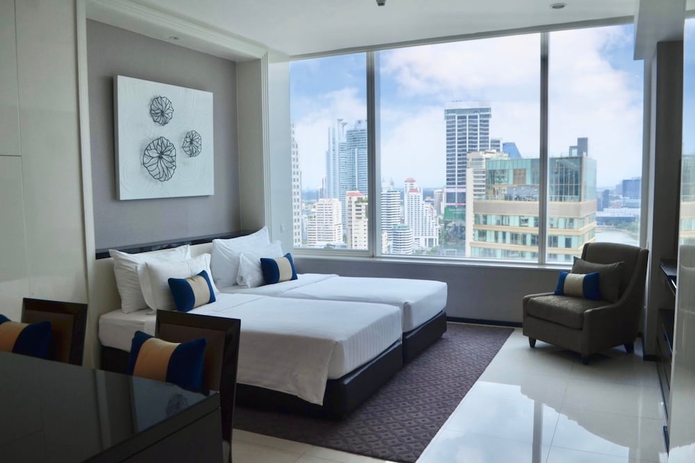 EXECUTIVE SUITE