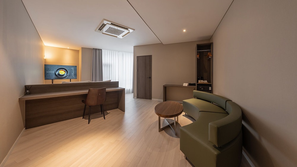 Central 7 Hotel 28/48