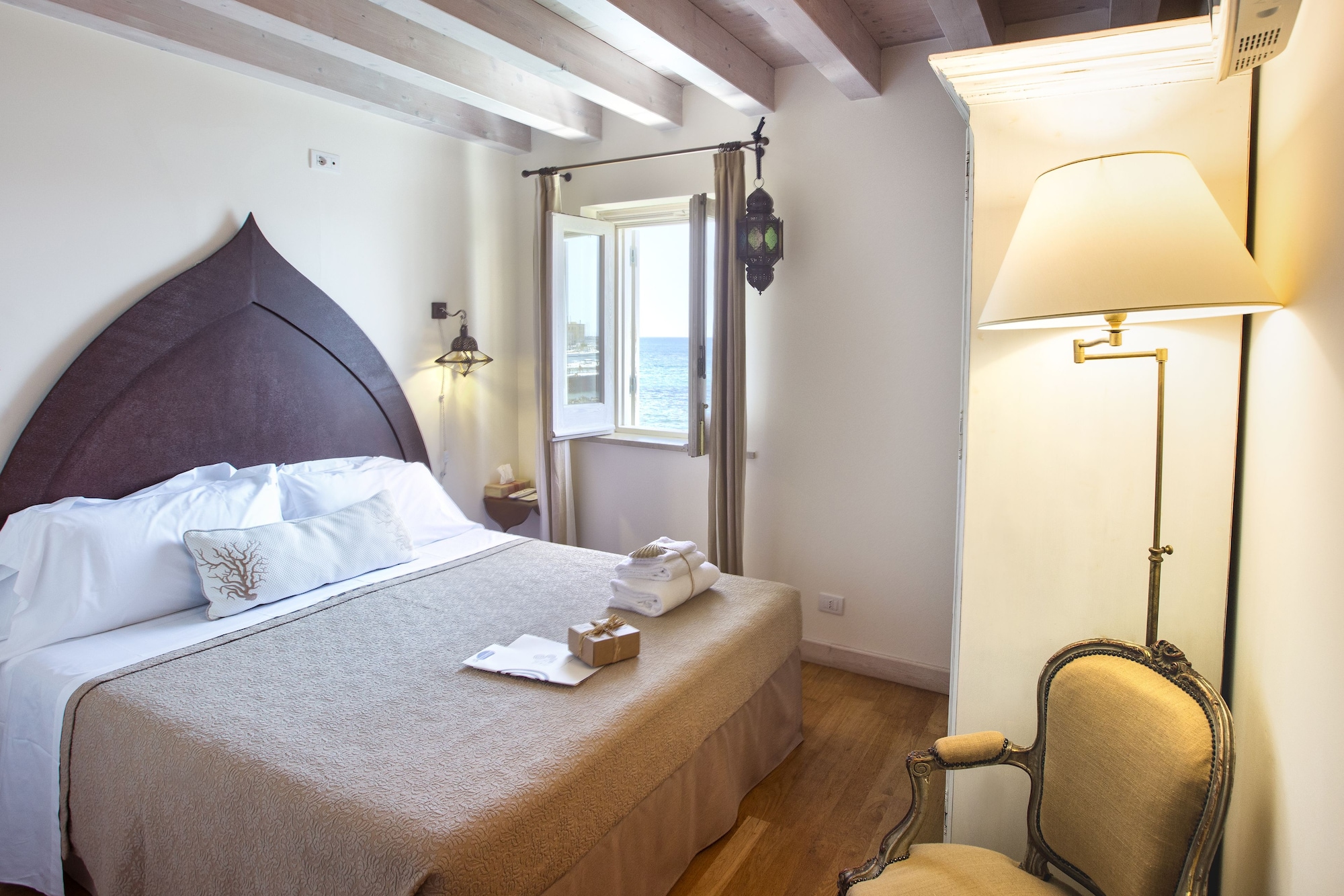 CLASSIC, SINGLE, DOUBLE BED, SMALL