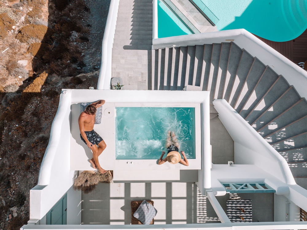 Infinity Blue Suites 2/50