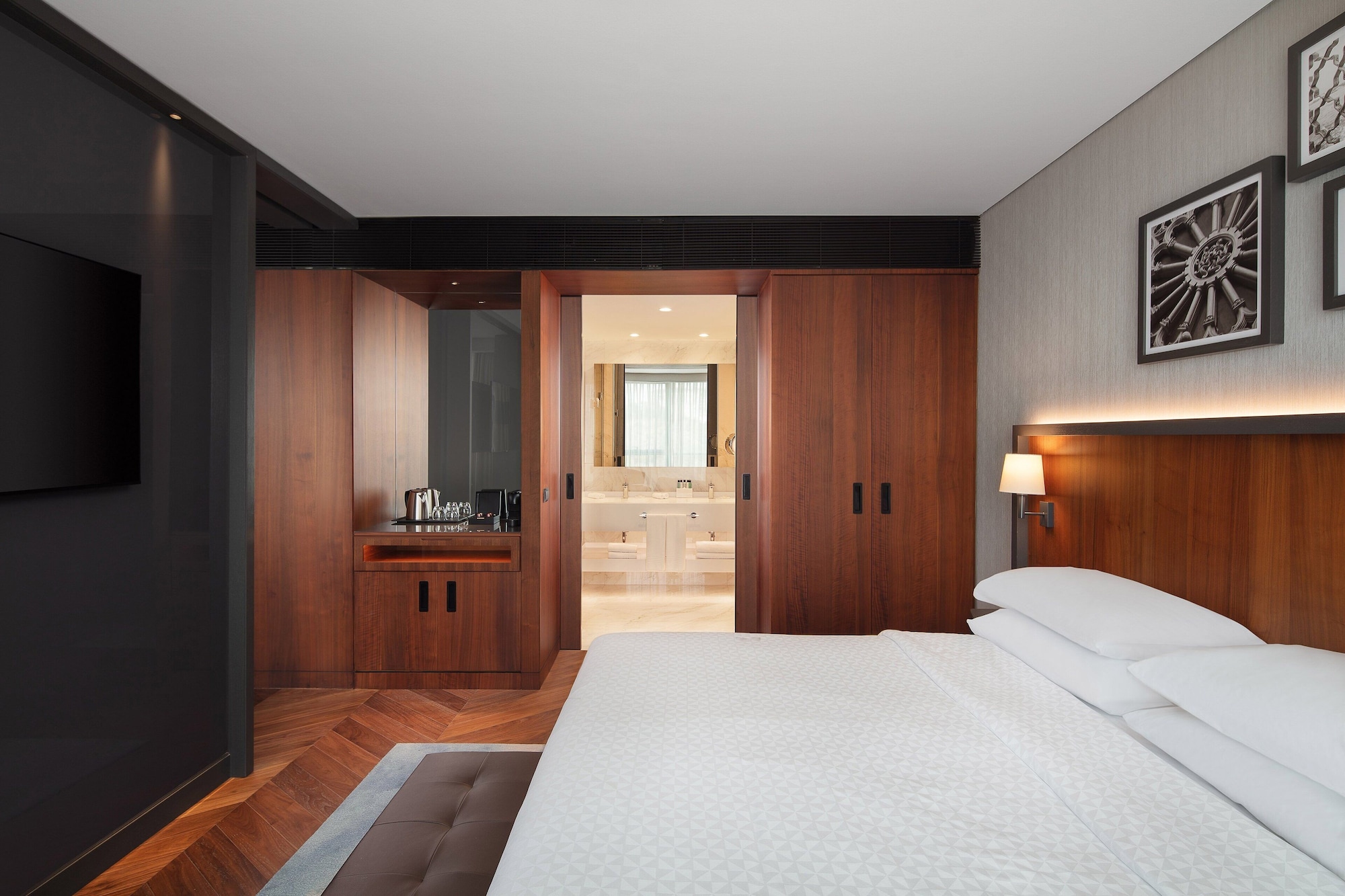 Deluxe, Twin Beds, City View, Smoking