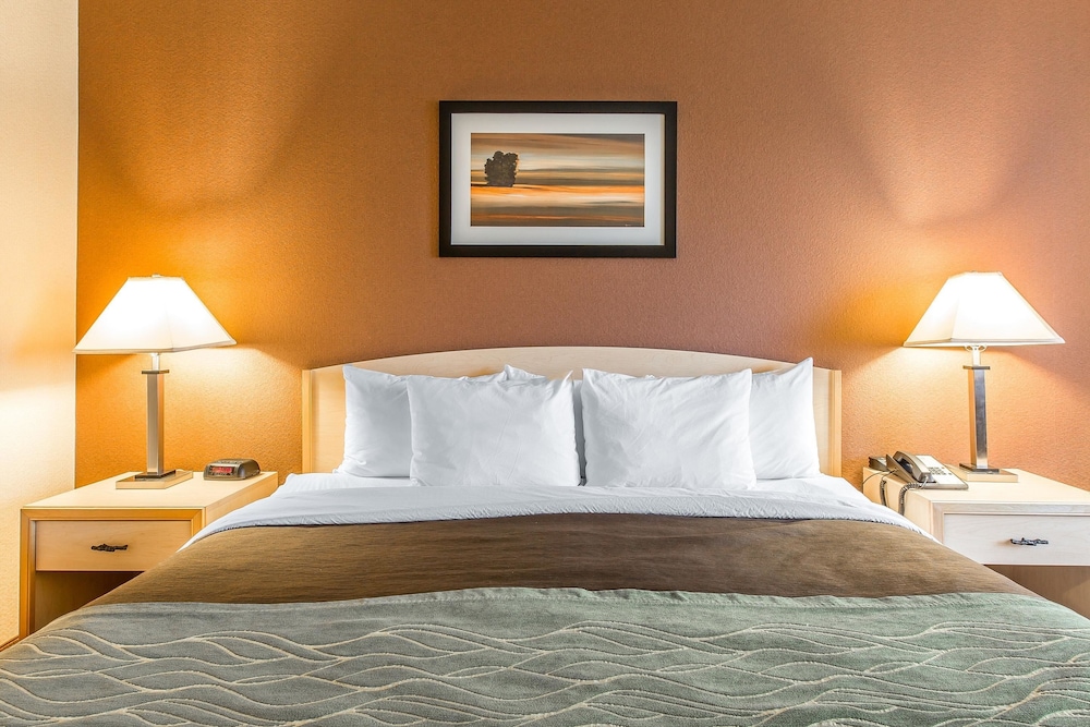 Quality Inn & Suites Loveland 15/34