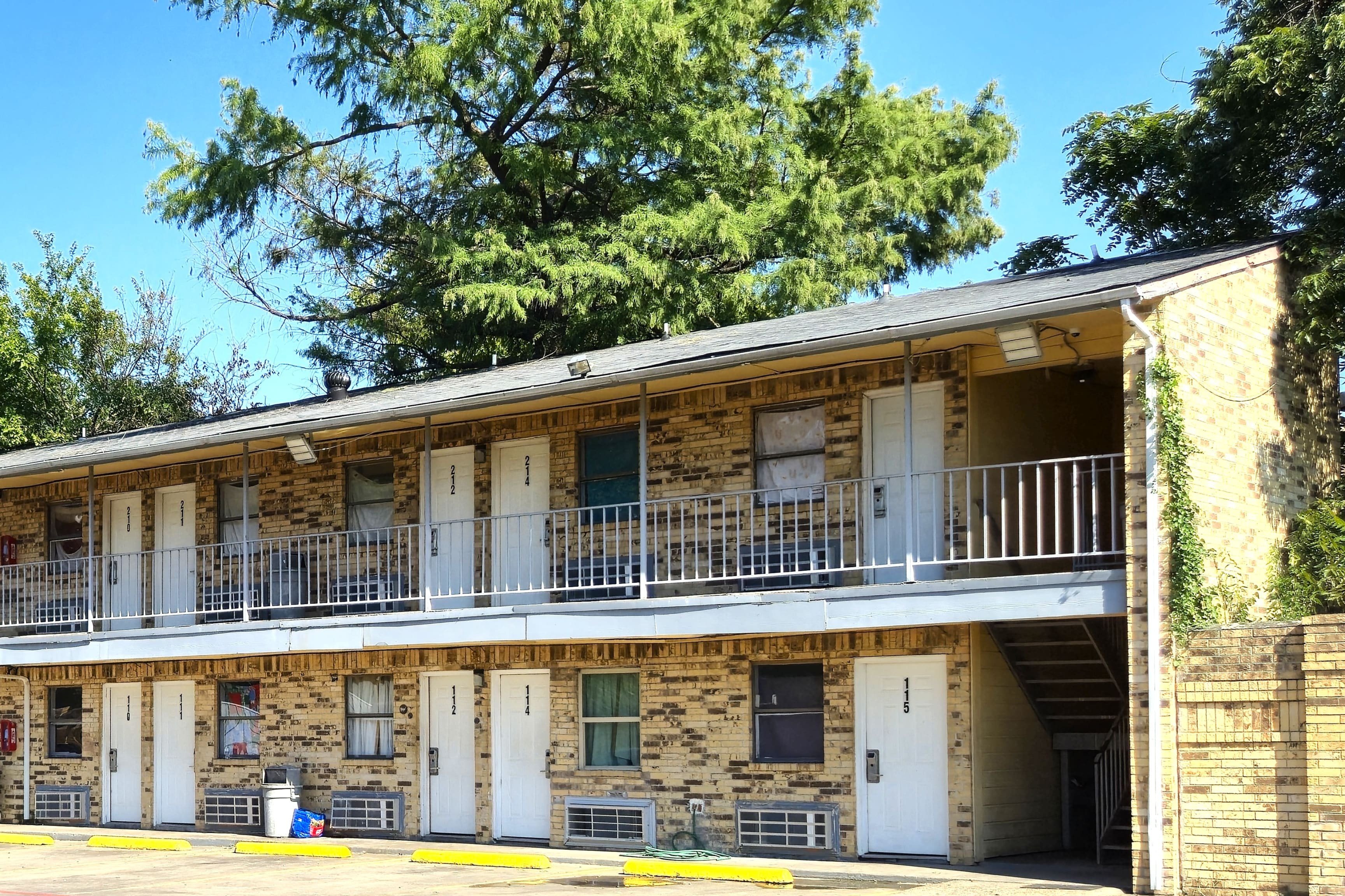 Mi Amor Inn & Suites by Hotel O Dallas Tx Hwy 352 in DALLAS - TX