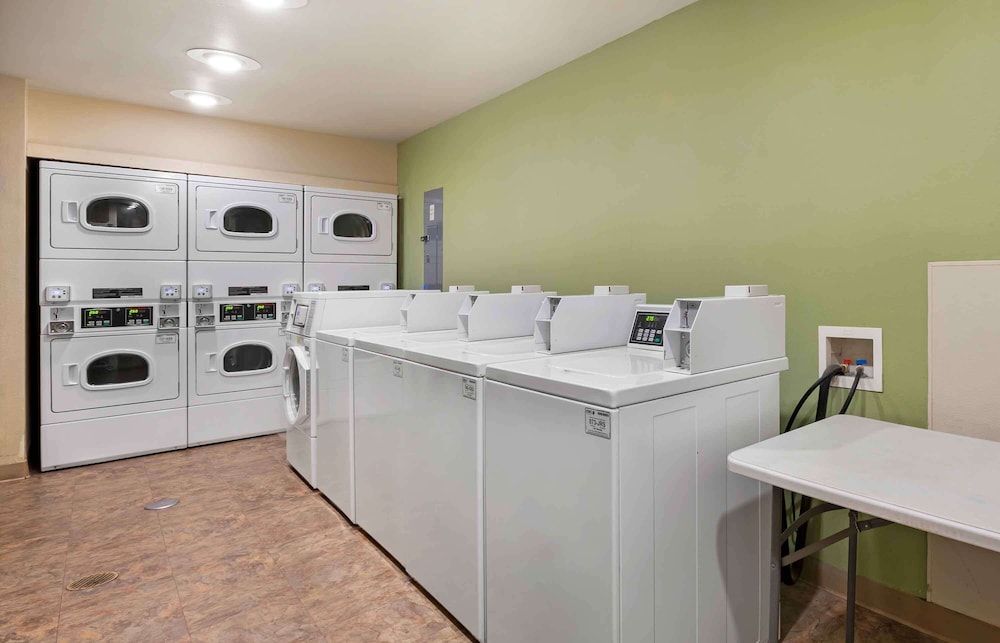 Studio 6 Extended Stay Cincinnati Sharonville OH 26/44